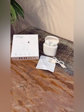 Model:i7S TWS Earbuds. Compatible with :
iOS&Android devices